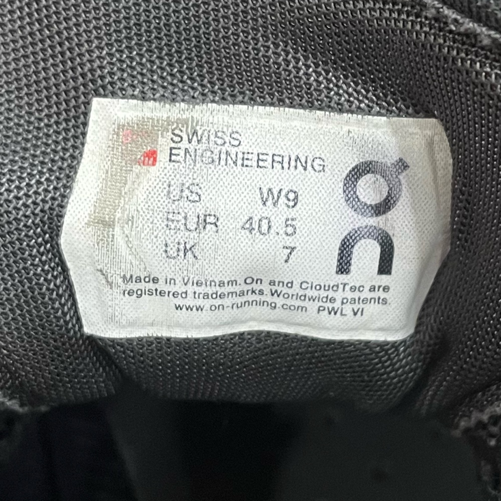 On Running Cloud X sneakers Size 9 - Picture 8 of 11